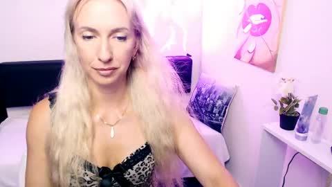 cute_smile_shy online show from June 2026 09:27:01 PM