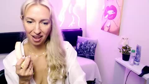 cute_smile_shy online show from July 2026 09:55:01 AM