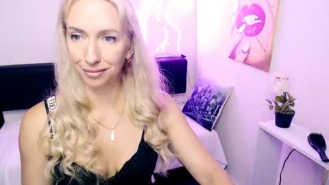 cute_smile_shy online show from July 2026 09:39:01 PM