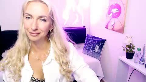 cute_smile_shy online show from July 2026 10:30:02 PM