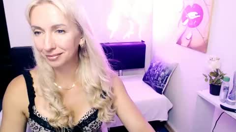 cute_smile_shy online show from July 2026 08:01:02 PM