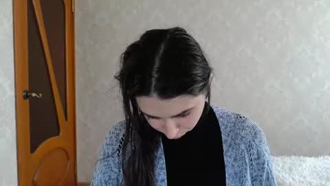 cute_strawberry_ online show from February 2025 12:05:02 PM