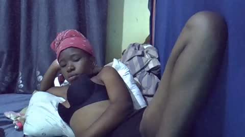 Snapshot of cutebrownie1998 chatting on February 2025 10:12:01 PM VALLARY online show from February 2025 10:12:01 PM