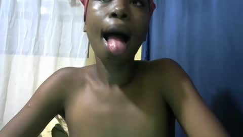 Snapshot of cutebrownie1998 chatting on February 2025 01:24:01 PM VALLARY online show from February 2025 01:24:01 PM