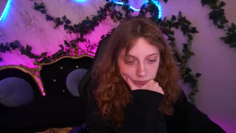 Snapshot of cuteefoxy chatting on November 2025 02:18:01 PM Foxy online show from November 2025 02:18:01 PM