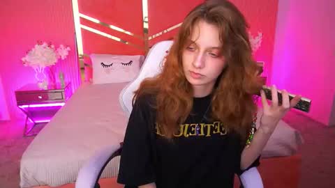 Snapshot of cuteefoxy chatting on November 2025 02:38:01 PM Foxy online show from November 2025 02:38:01 PM