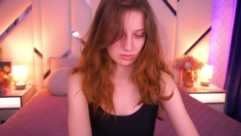 Snapshot of cuteefoxy chatting on April 2026 01:42:02 PM Foxy online show from April 2026 01:42:02 PM