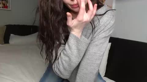 Snapshot of cuteemouse chatting on December 2024 12:23:02 PM Anna online show from December 2024 12:23:02 PM