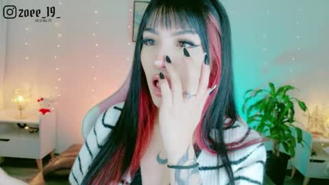 Zoe  online show from April 2026 04:50:02 AM