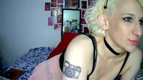 Snapshot of cutefemme chatting on June 2026 03:29:02 AM Bella online show from June 2026 03:29:02 AM