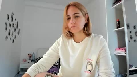 Snapshot of cutehana chatting on November 2025 05:21:01 AM MADY online show from November 2025 05:21:01 AM