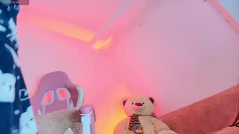 Snapshot of cutejess45 chatting on June 2026 03:31:01 AM tell me jess online show from June 2026 03:31:01 AM