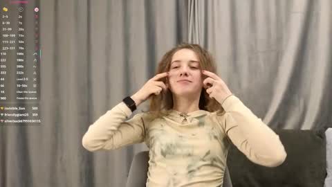 Snapshot of cutelunette chatting on December 2025 07:53:02 PM Ellen online show from December 2025 07:53:02 PM