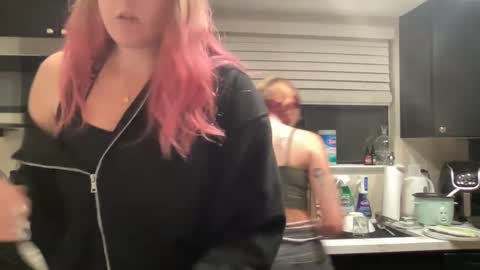 Cutey kiwi online show from October 2025 03:26:02 AM