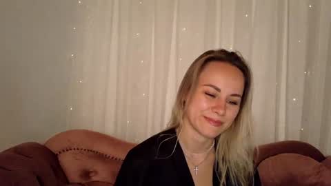 cutie_xoxo_ online show from August 2026 08:16:01 AM