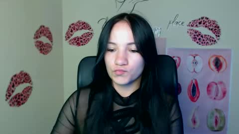 Snapshot of cutielady_ chatting on June 2026 06:14:01 AM Emma online show from June 2026 06:14:01 AM