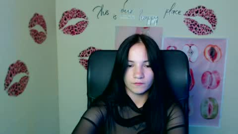 Snapshot of cutielady_ chatting on June 2026 06:17:02 PM Emma online show from June 2026 06:17:02 PM
