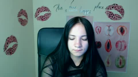 Snapshot of cutielady_ chatting on June 2026 06:04:02 AM Emma online show from June 2026 06:04:02 AM