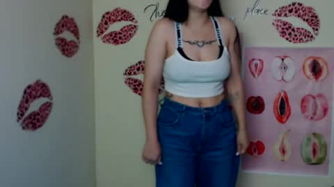 Snapshot of cutielady_ chatting on July 2026 06:18:02 AM Emma online show from July 2026 06:18:02 AM