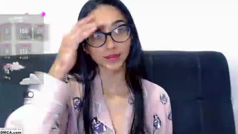 Snapshot of cutte_kitty_ chatting on June 2026 11:22:02 PM miss ari online show from June 2026 11:22:02 PM