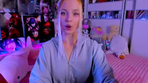 Snapshot of cuttie_ponyy chatting on June 2026 08:19:02 PM Nora online show from June 2026 08:19:02 PM