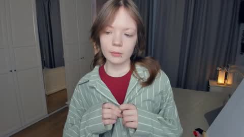 Snapshot of cuty_petite chatting on March 2026 05:22:01 AM Anne online show from March 2026 05:22:01 AM