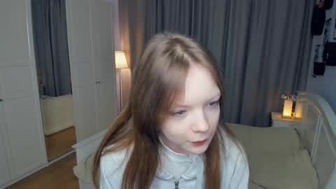 Snapshot of cuty_petite chatting on March 2026 05:35:01 AM Anne online show from March 2026 05:35:01 AM