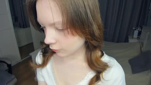 Snapshot of cuty_petite chatting on April 2026 05:38:02 AM Anne online show from April 2026 05:38:02 AM