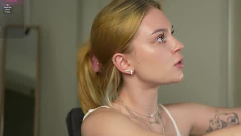 EMILY online show from November 2025 07:04:02 PM