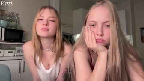 Im Emi streaming with my friend Reyna today online show from March 2026 03:08:01 PM