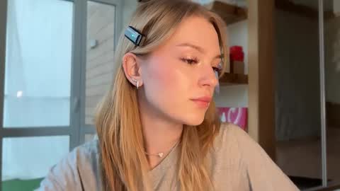 Im Emi streaming with my friend Reyna today online show from May 2026 02:27:02 PM