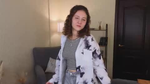 Lola online show from October 2025 01:11:02 PM