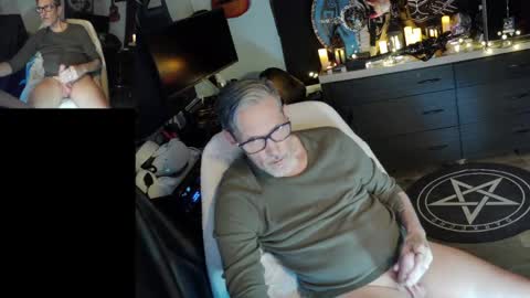 Snapshot of d_j_strokes chatting on April 2026 11:25:02 AM Dave online show from April 2026 11:25:02 AM