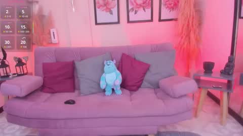 Snapshot of daaniela_moon chatting on November 2025 12:05:02 PM Daniela online show from November 2025 12:05:02 PM