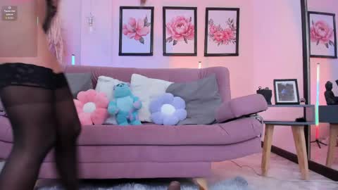 Snapshot of daaniela_moon chatting on June 2026 12:00:02 PM Daniela online show from June 2026 12:00:02 PM