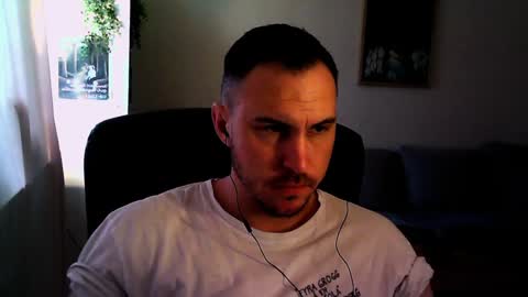 Snapshot of dadbodstephen chatting on December 2024 08:12:01 AM DadBodStephen online show from December 2024 08:12:01 AM