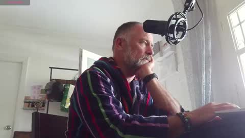 Snapshot of daddybearvlc chatting on November 2025 11:56:02 AM DaddyBear online show from November 2025 11:56:02 AM