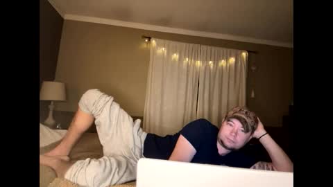 Snapshot of daddycam33 chatting on January 2025 11:48:01 AM DaddyCam33 online show from January 2025 11:48:01 AM