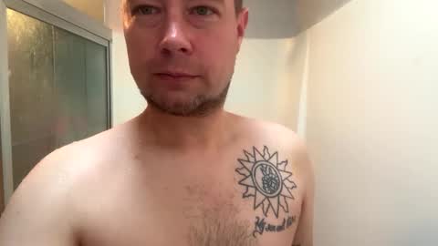 Snapshot of daddycam33 chatting on October 2025 03:43:01 PM DaddyCam33 online show from October 2025 03:43:01 PM