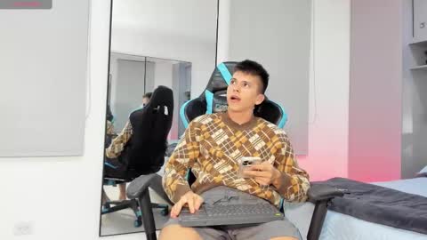 Snapshot of daddyrich4u chatting on September 2025 02:33:02 AM daddyrich4u online show from September 2025 02:33:02 AM