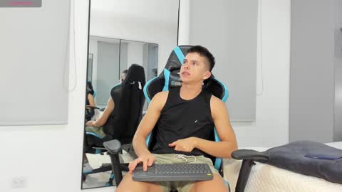 Snapshot of daddyrich4u chatting on October 2025 09:13:01 PM daddyrich4u online show from October 2025 09:13:01 PM