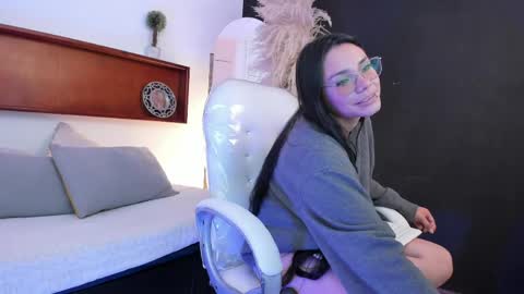 Naomy online show from March 2026 09:09:02 PM