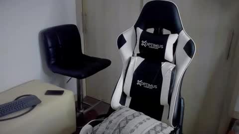 Snapshot of dafboy_ chatting on October 2025 04:05:02 AM Allan Daf online show from October 2025 04:05:02 AM