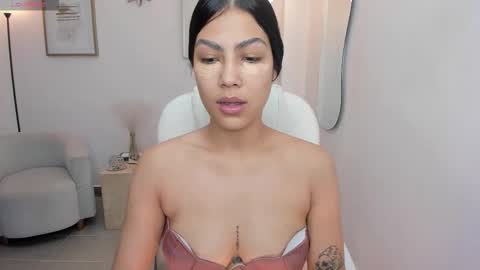 Dafne online show from November 2025 07:02:02 PM