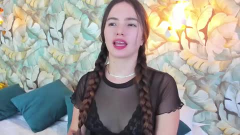 Dafne  online show from February 2025 07:58:02 PM