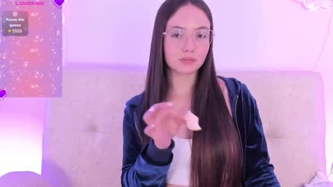 Dafne  online show from March 2026 02:01:02 PM