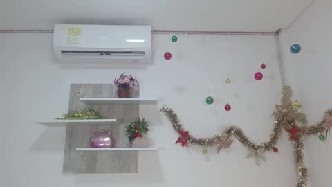 Snapshot of dafnnee_ross chatting on December 2024 12:16:01 PM DAFNNE online show from December 2024 12:16:01 PM