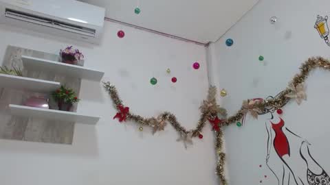 Snapshot of dafnnee_ross chatting on December 2024 12:16:01 PM DAFNNE online show from December 2024 12:16:01 PM