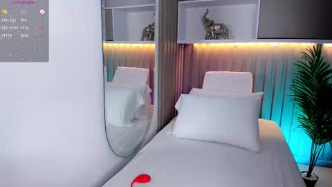 dahianthompson1_ online show from March 2026 08:37:01 PM