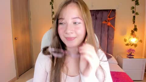 Snapshot of dahlia_rousse chatting on October 2025 09:35:02 PM Dahlia online show from October 2025 09:35:02 PM